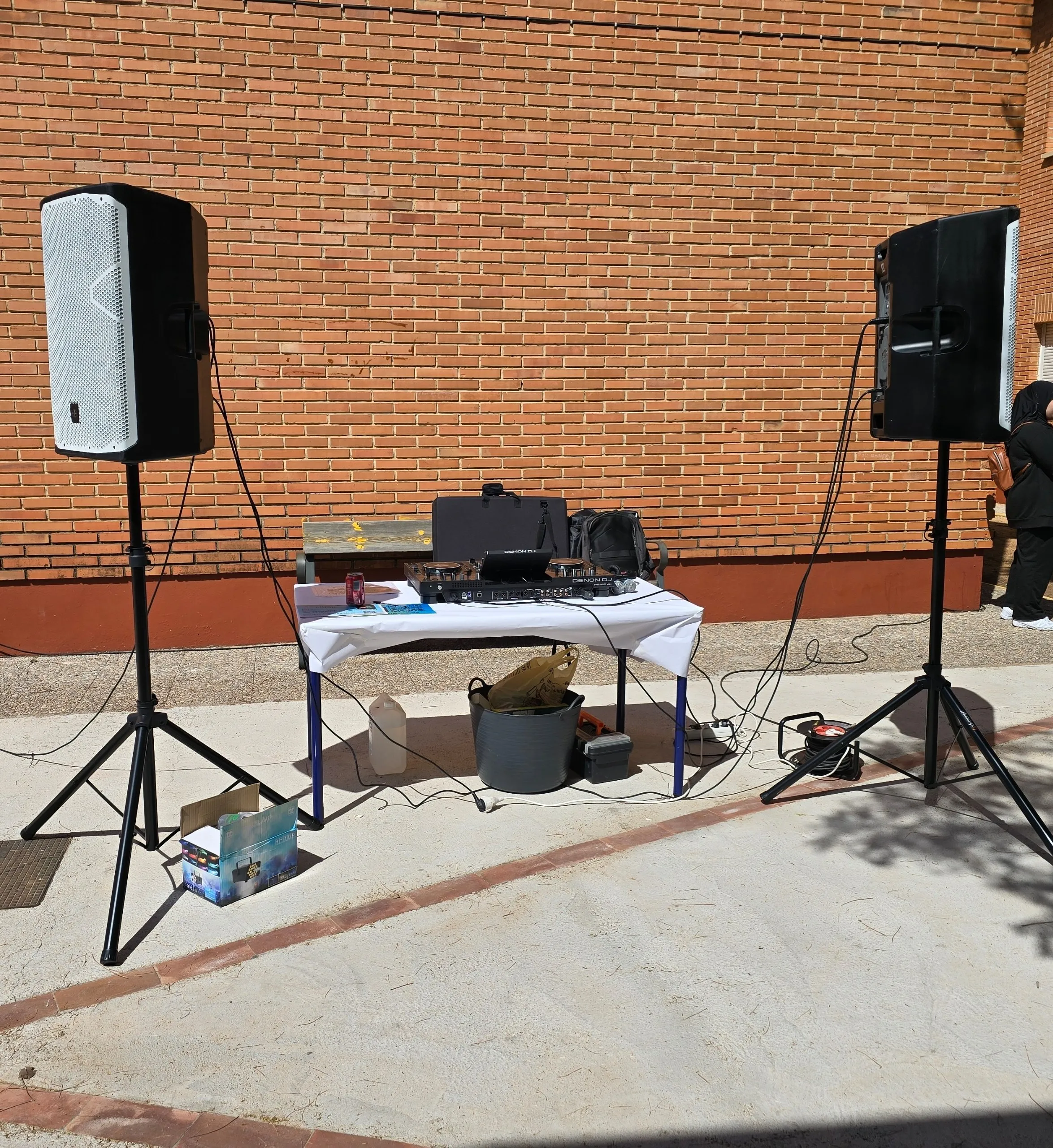 Dj Ximo pinchando en un evento